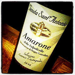 Har lige set en fyr drikke Amarone. Af et pint-glas. by Henrik Karll, on Flickr